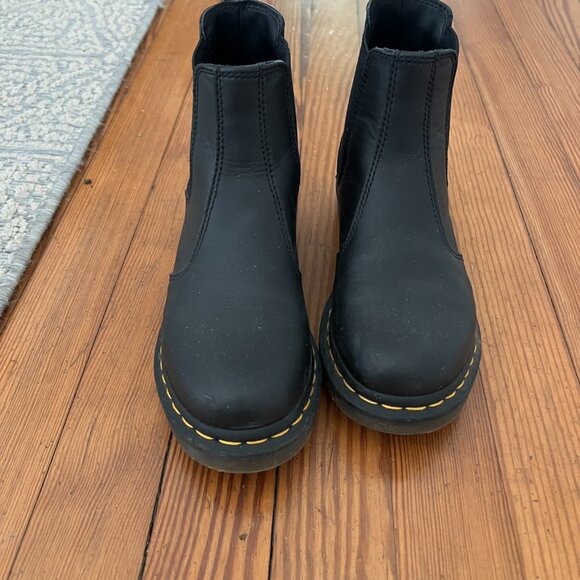 Dr. Martens 2976 Chelsea Boot - Picture 2 of 4